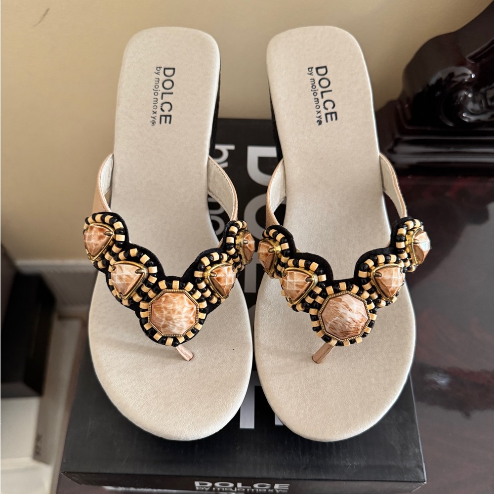Dolce by Mojo Moxy Womens Beige Jeweled Platform Wedge Heel Sandal